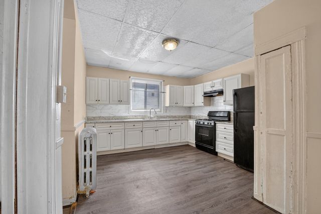 31 Middleton, Boston, MA 02124