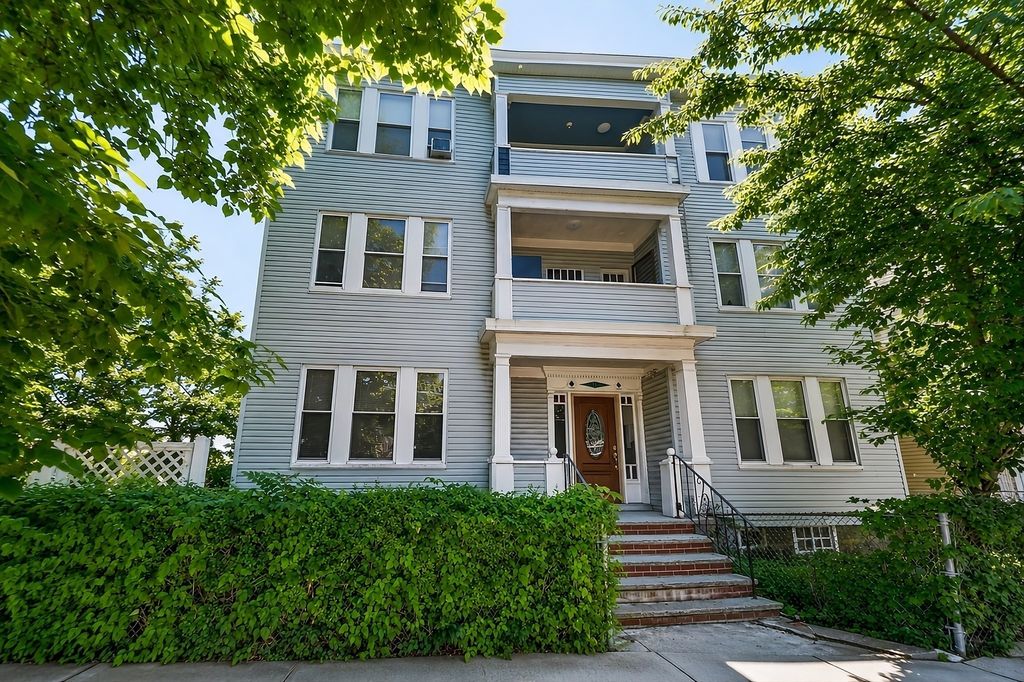31 Middleton, Boston, MA 02124