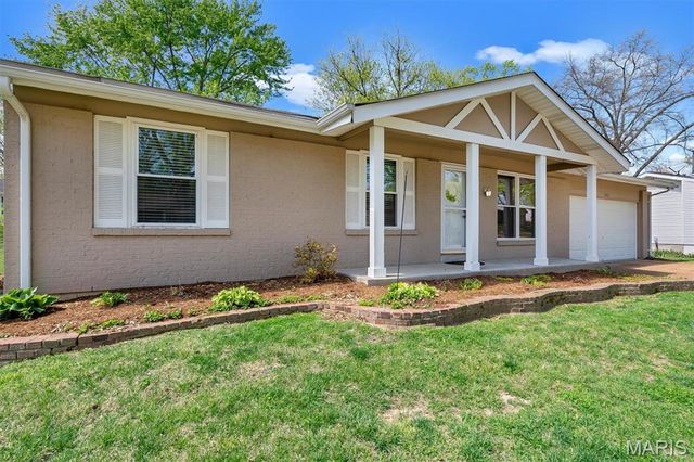 1107 Grenadier Lane, Manchester, MO 63021