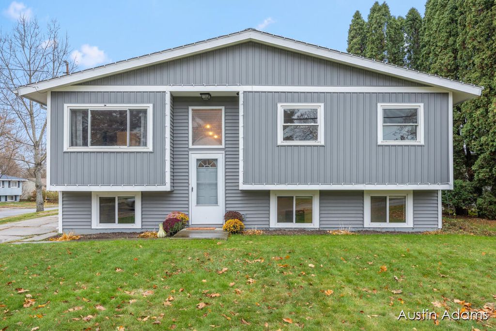 1005 W Main Street, Middleville, MI 49333