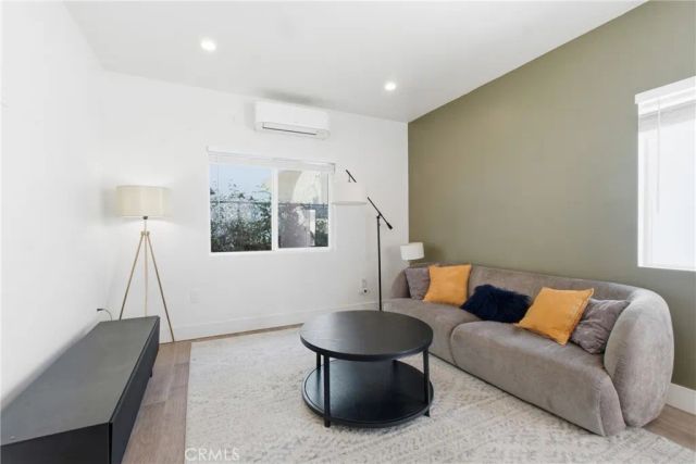 1364 S Ridgeley, Los Angeles, CA 90019