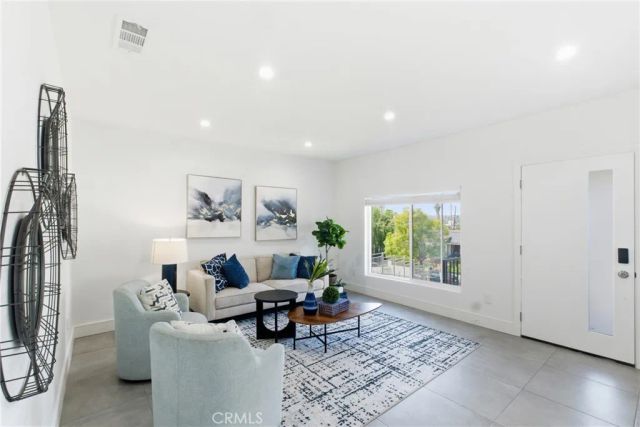 1364 S Ridgeley, Los Angeles, CA 90019