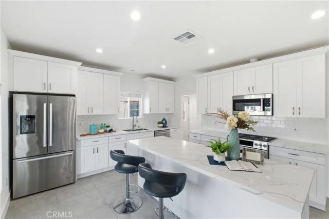 1364 S Ridgeley, Los Angeles, CA 90019