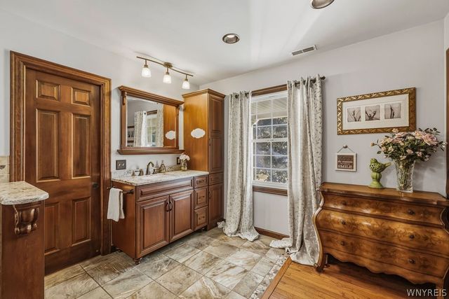 5650 Wendy Circle, Lockport Town, NY 14094
