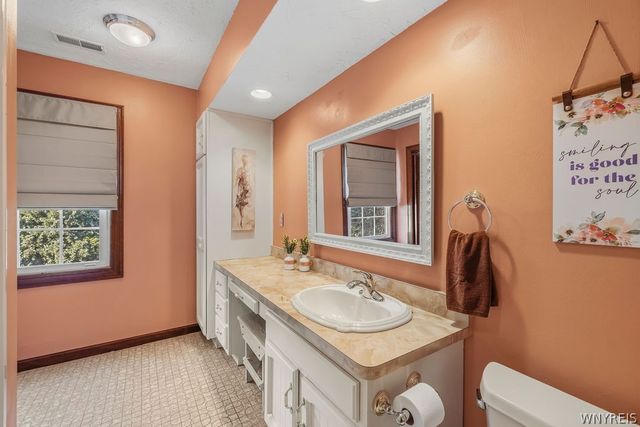 5650 Wendy Circle, Lockport Town, NY 14094
