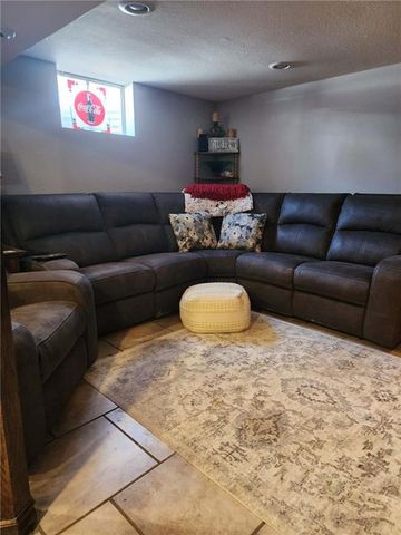 508 E Price Avenue, Savannah, MO 64485