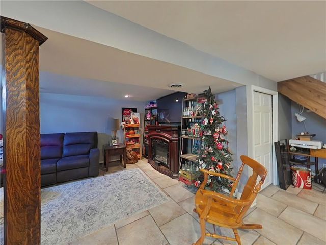 508 E Price Avenue, Savannah, MO 64485