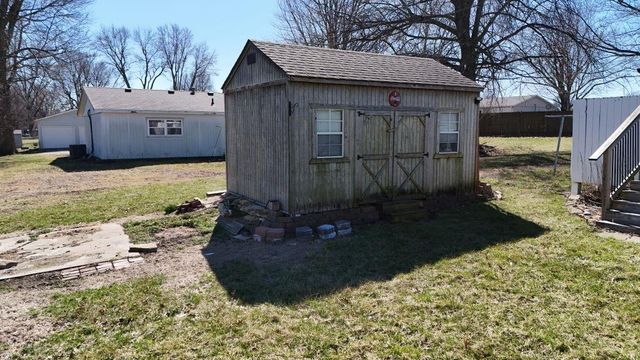508 E Price Avenue, Savannah, MO 64485