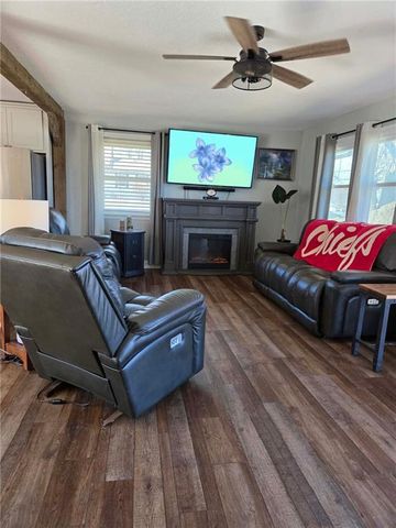 508 E Price Avenue, Savannah, MO 64485