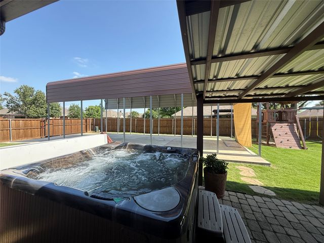 609 Oak Street, Pilot Point, TX 76258