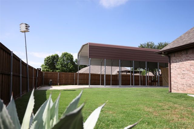 609 Oak Street, Pilot Point, TX 76258