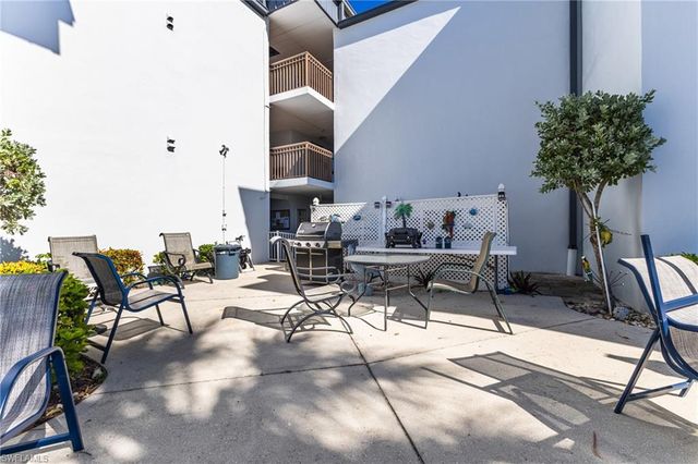 1740 Pine Valley DR # 211, Fort Myers, FL 33907