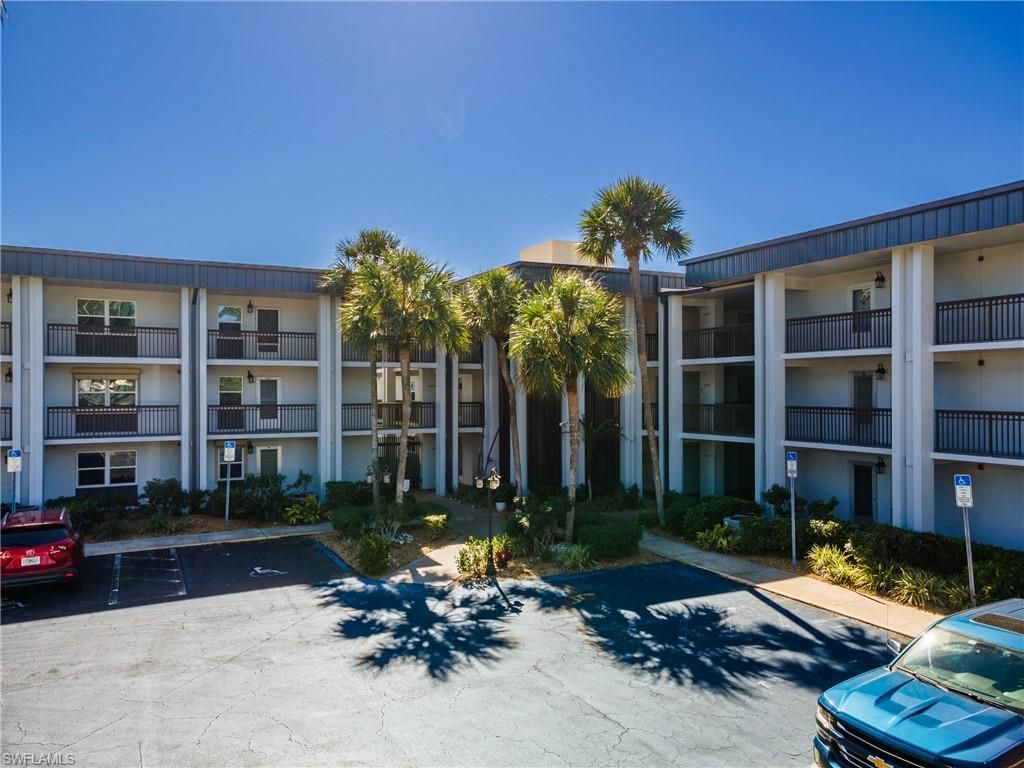 1740 Pine Valley DR # 211, Fort Myers, FL 33907