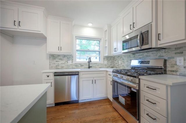 7622 W 97th Terrace, Overland Park, KS 66212