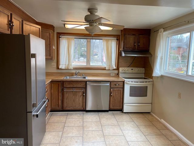 7407 SWEETBRIAR DR, College Park, MD 20740