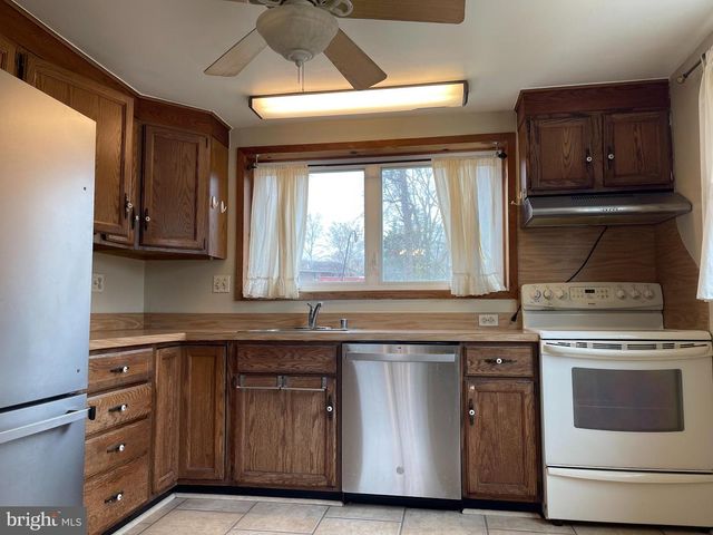 7407 SWEETBRIAR DR, College Park, MD 20740