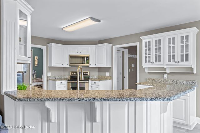 354 Peach Orchard Cir, Fisherville, KY 40023