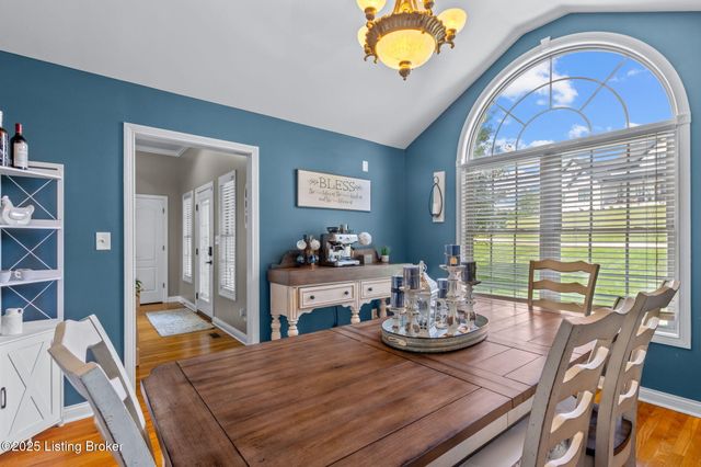 354 Peach Orchard Cir, Fisherville, KY 40023