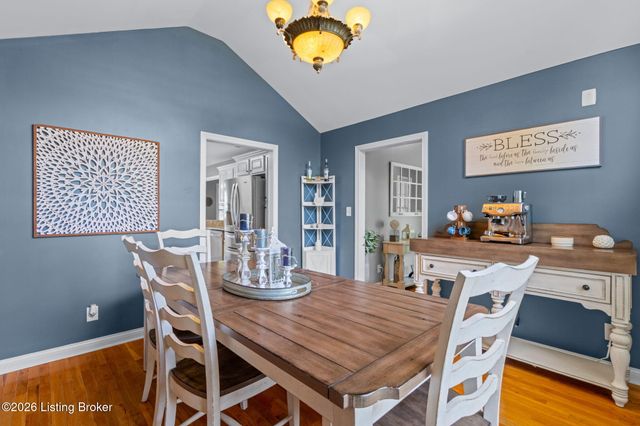 354 Peach Orchard Cir, Fisherville, KY 40023