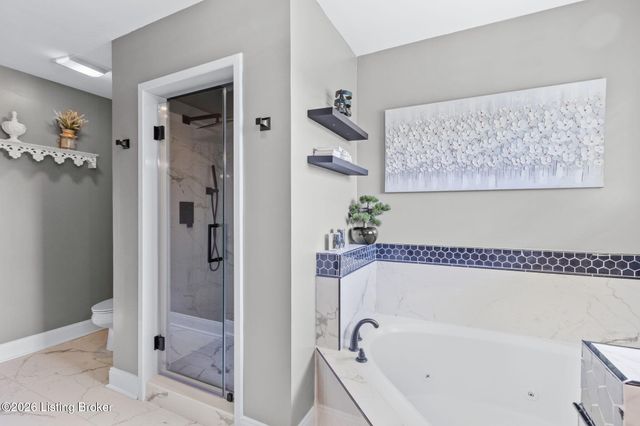 354 Peach Orchard Cir, Fisherville, KY 40023