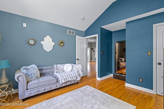 354 Peach Orchard Cir, Fisherville, KY 40023