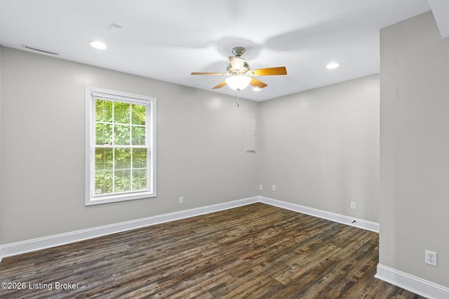 354 Peach Orchard Cir, Fisherville, KY 40023