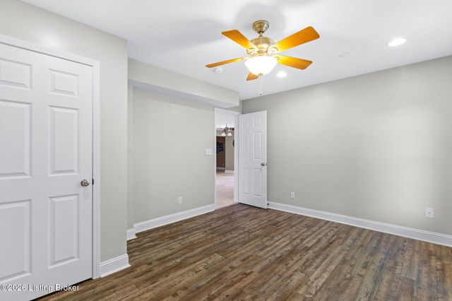 354 Peach Orchard Cir, Fisherville, KY 40023