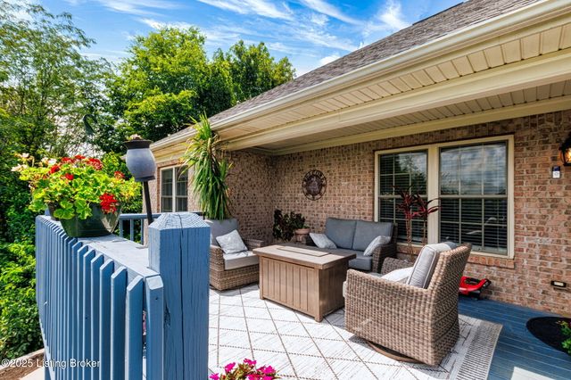 354 Peach Orchard Cir, Fisherville, KY 40023