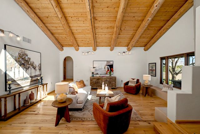 79 Cerro Del Alamo, Santa Fe, NM 87507