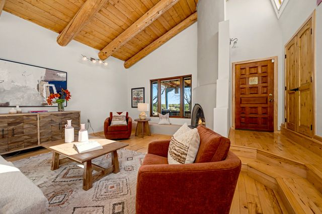 79 Cerro Del Alamo, Santa Fe, NM 87507