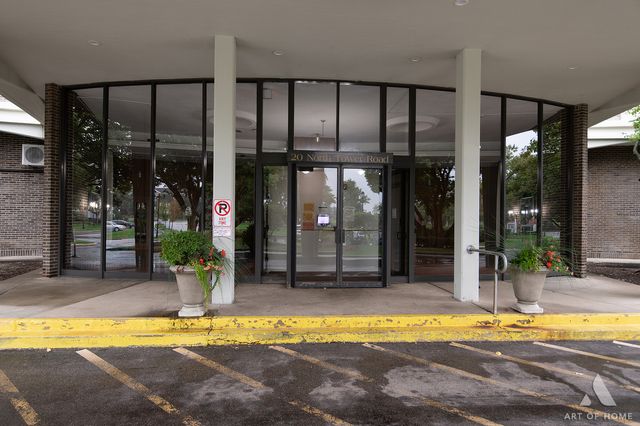 20 N Tower Road 9E, Oak Brook, IL 60523