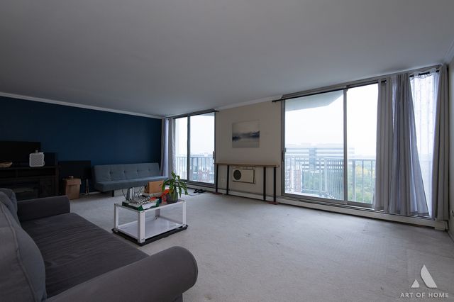20 N Tower Road 9E, Oak Brook, IL 60523
