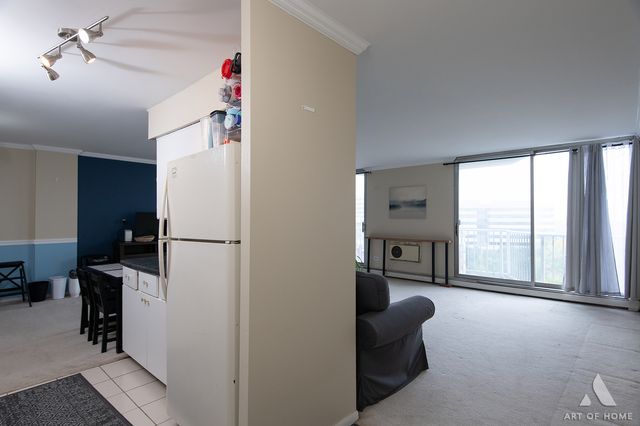 20 N Tower Road 9E, Oak Brook, IL 60523