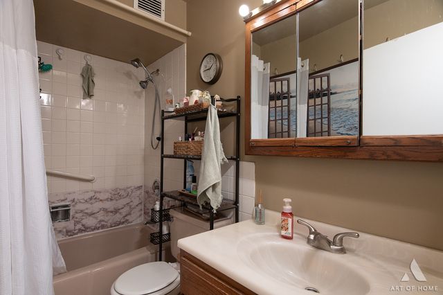 20 N Tower Road 9E, Oak Brook, IL 60523