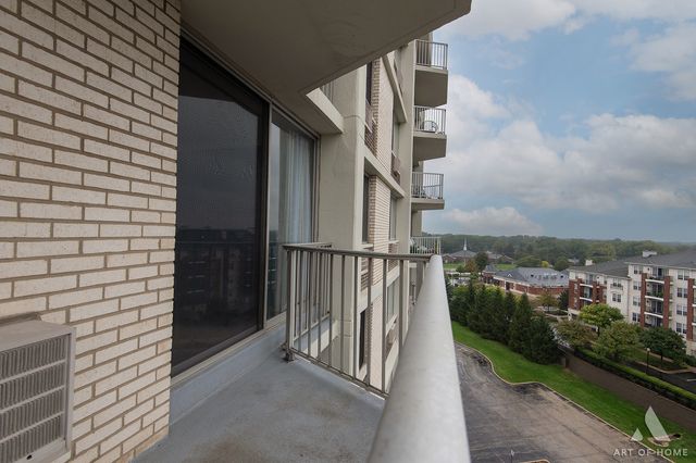 20 N Tower Road 9E, Oak Brook, IL 60523