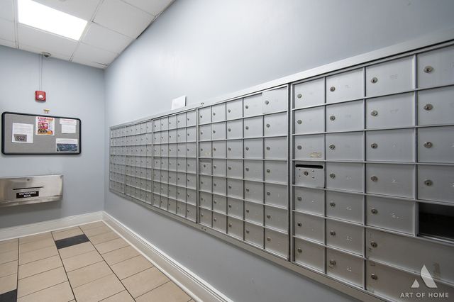 20 N Tower Road 9E, Oak Brook, IL 60523