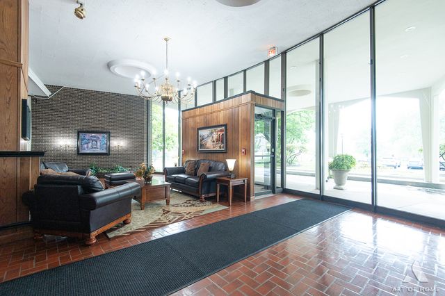 20 N Tower Road 9E, Oak Brook, IL 60523