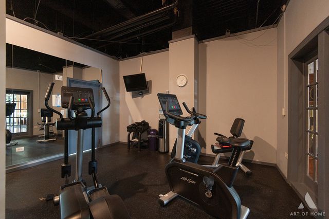 20 N Tower Road 9E, Oak Brook, IL 60523