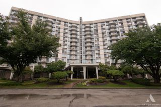 20 N Tower Road 9E, Oak Brook, IL 60523