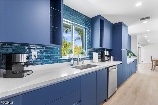 240 Southwinds DR, Sanibel, FL 33957