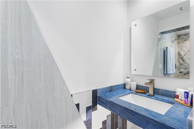 240 Southwinds DR, Sanibel, FL 33957