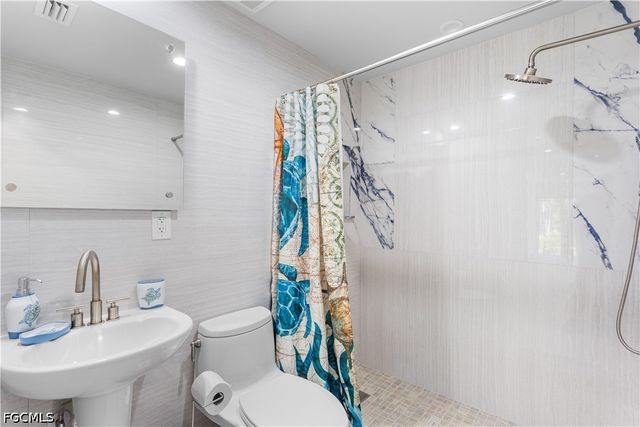 240 Southwinds DR, Sanibel, FL 33957