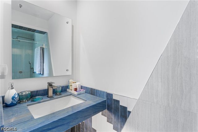 240 Southwinds DR, Sanibel, FL 33957