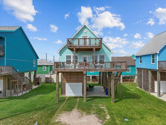 130 Beachcomber Avenue, Surfside Beach, TX 77541