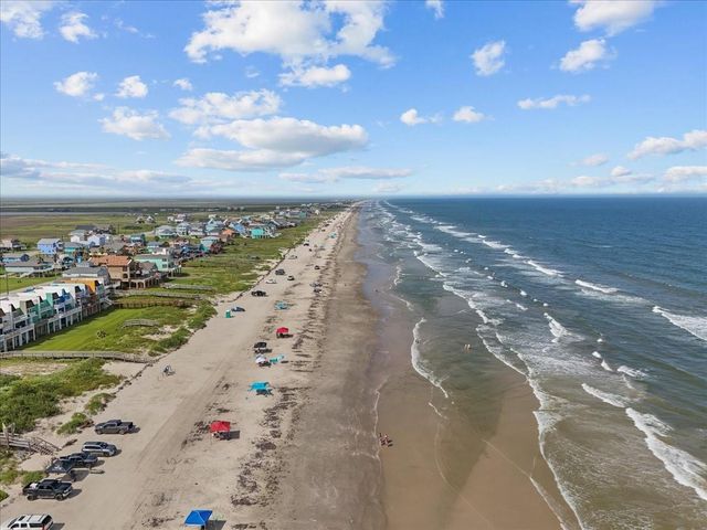 130 Beachcomber Avenue, Surfside Beach, TX 77541