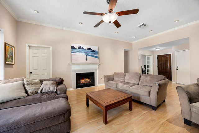 126 Rushton Circle, League City, TX 77573