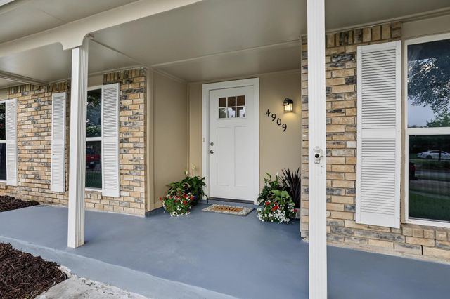 4909 N Colony Boulevard, The Colony, TX 75056