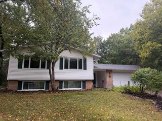 15711 Boulder Creek Drive, Minnetonka, MN 55345