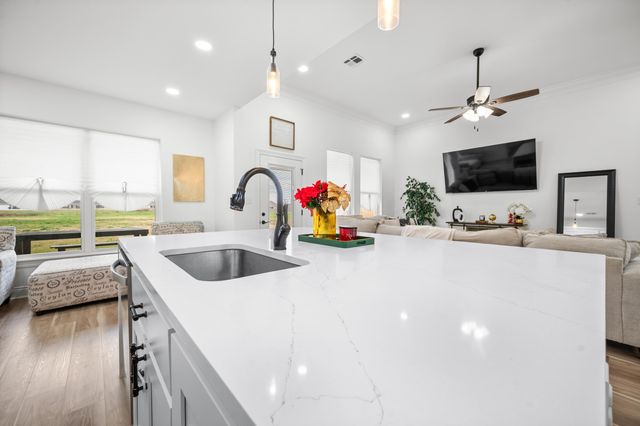 376 Liberty Drive, Leesville, LA 71446