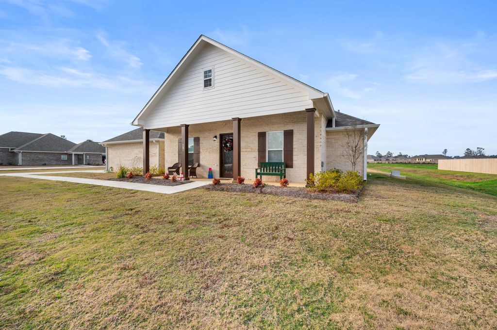 376 Liberty Drive, Leesville, LA 71446